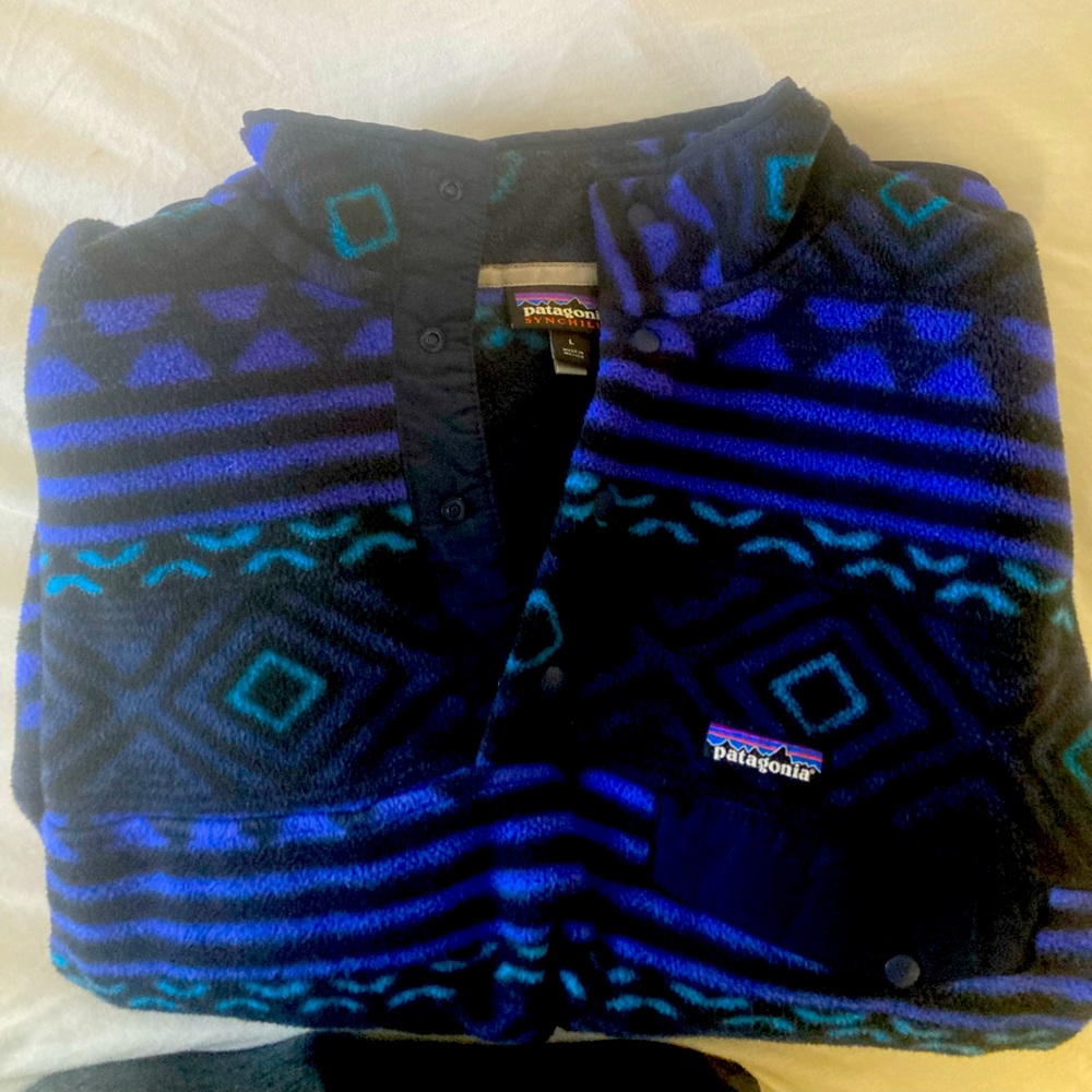 Large Patagonia fleece pullover. Great condition barely used.